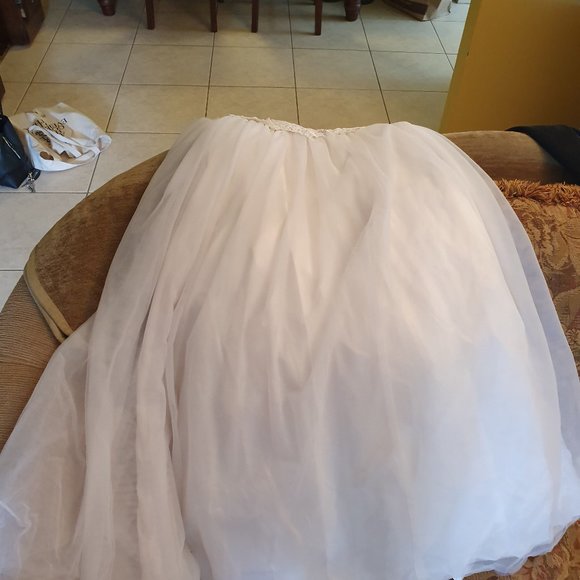 Wedding Dress - Picture 4 of 5